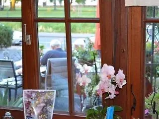 豪斯英格鲍格艺术康福特酒店